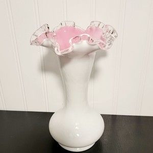 Vintage Retired Piece Fenton White Peach Crest Glass Ruffled Top Table Vase 8 in